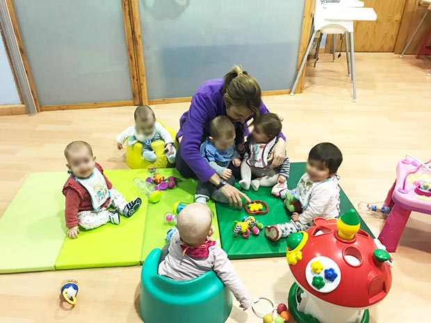 Estimulación sensorial en sala de bebés
